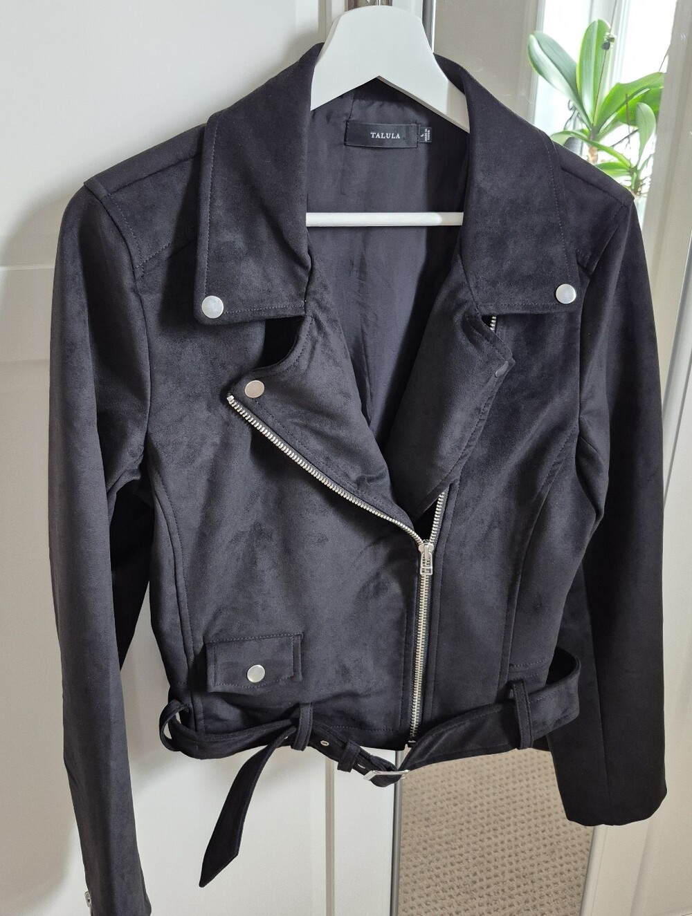 Aritzia Talula Morton Black Motto Vegan Suede Cropped Biker Jacket Fits Medium